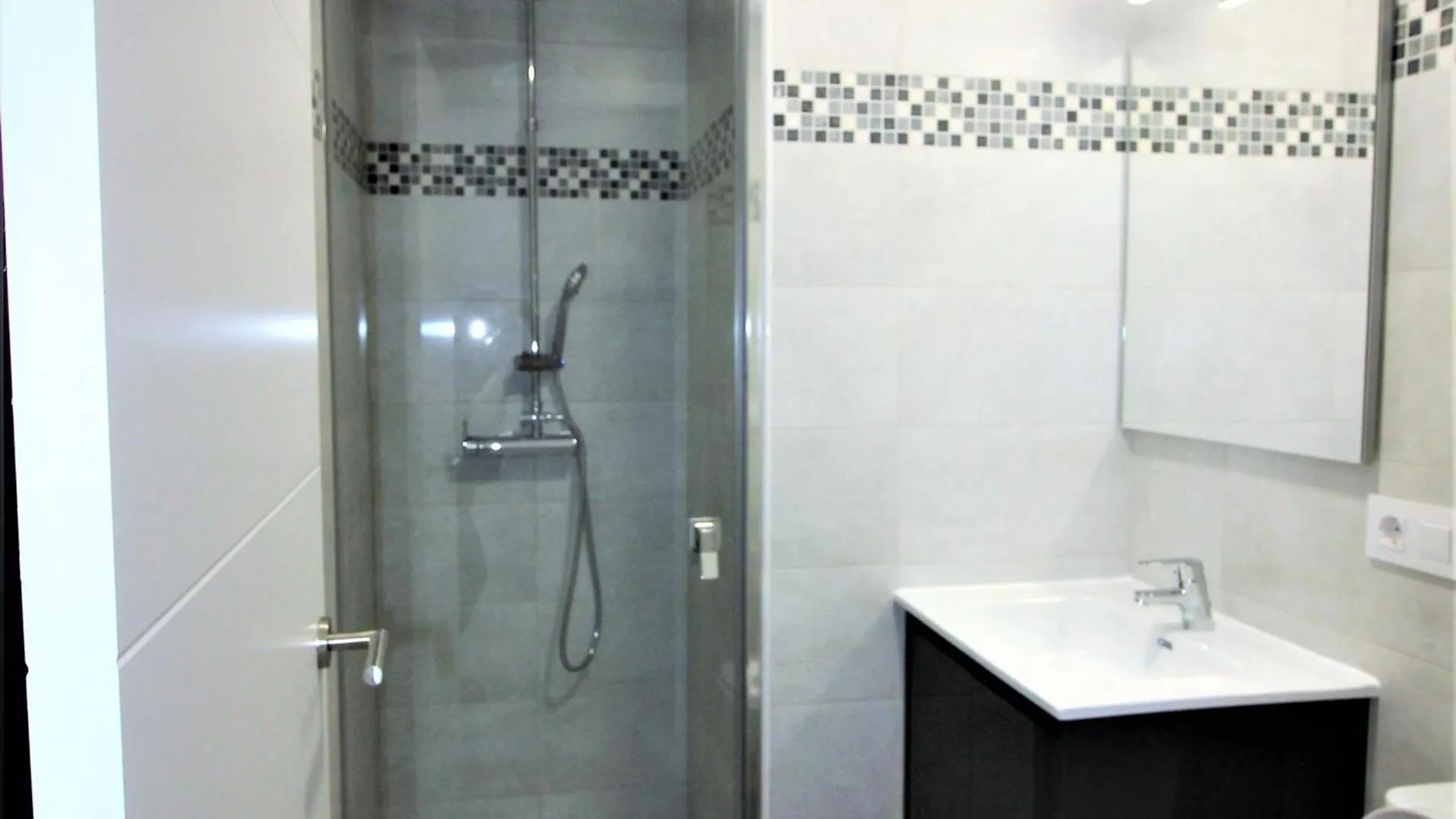 4075 - Puig 3-4, 2ª Linea, Completamente Renovado, Full Equip, En Pleno Centro, Vista Al Mar. Wifi - Es-258-85 Apartamento Roses Espanha