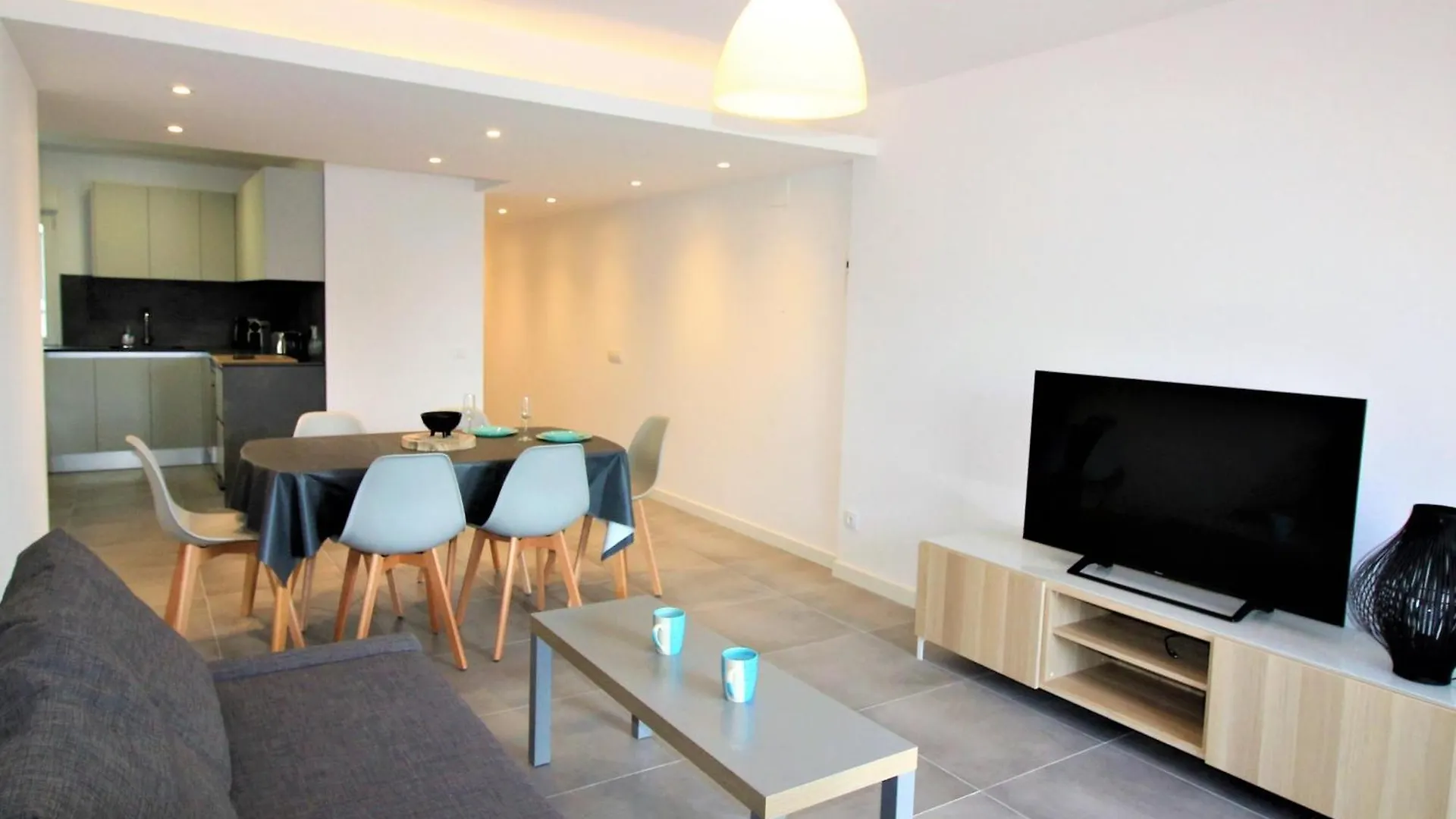 4075 - Puig 3-4, 2ª Linea, Completamente Renovado, Full Equip, En Pleno Centro, Vista Al Mar. Wifi - Es-258-85 Apartamento Roses